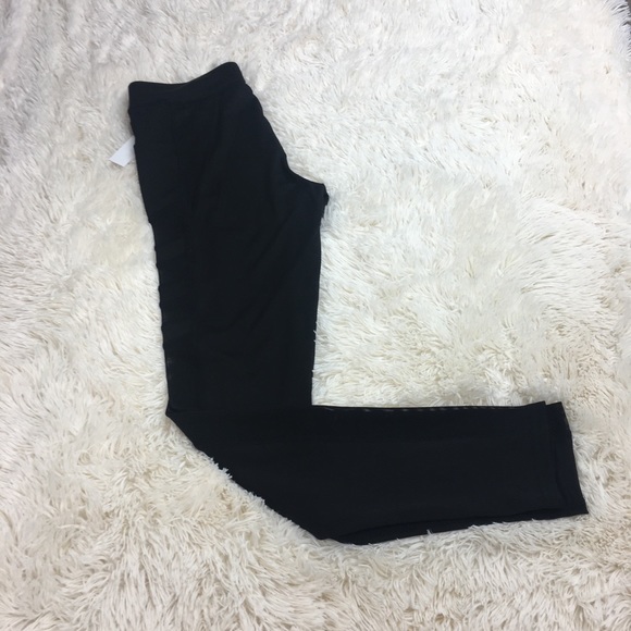 High Rise Mesh Black Panel Leggings w/Phone Pocket - Picture 4 of 7